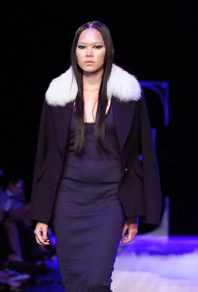 Sắc đen chiếm lĩnh elle fashion show 2012
