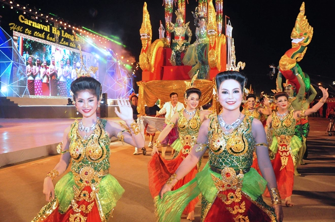 Sắc màu rực rỡ trong lễ hội carnaval hạ long 2015