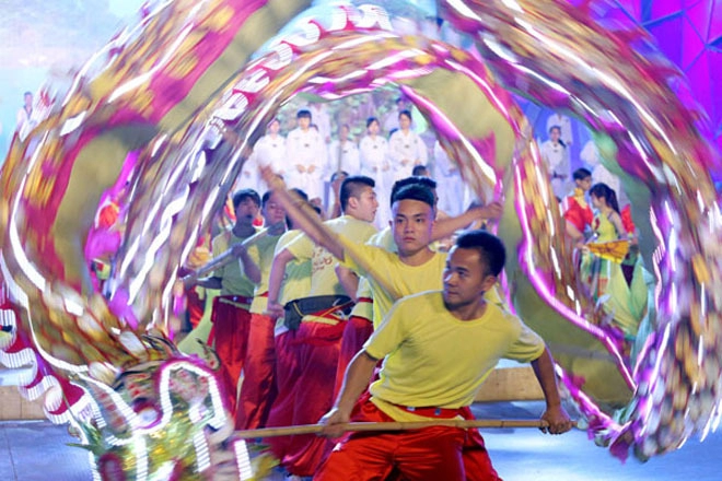 Sắc màu rực rỡ trong lễ hội carnaval hạ long 2015