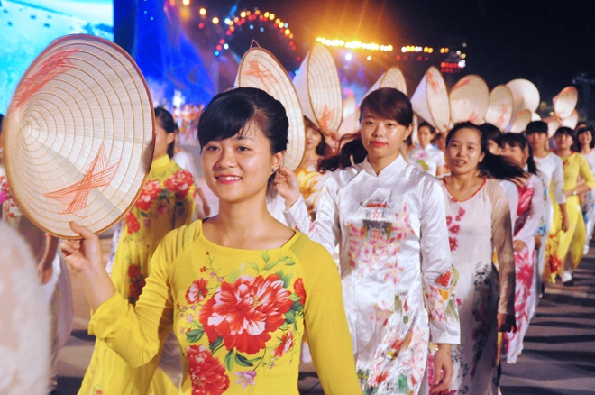 Sắc màu rực rỡ trong lễ hội carnaval hạ long 2015