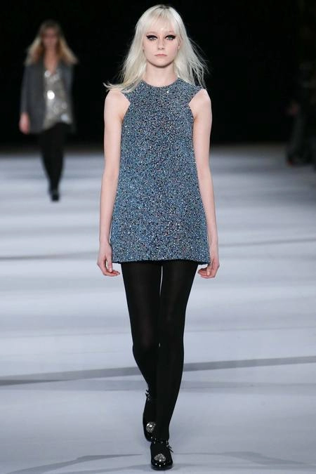 Saint laurent lăng xê mốt óng ánh