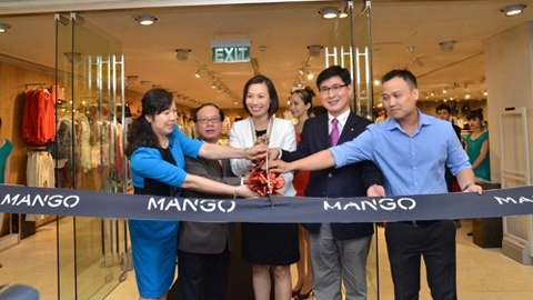 sao dập dìu dự tiệc thời trang mango