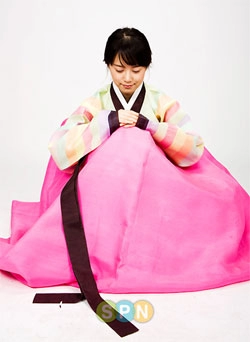 sao hàn quốc trình diễn hanbok