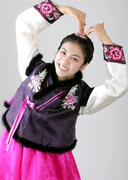 sao hàn quốc trình diễn hanbok