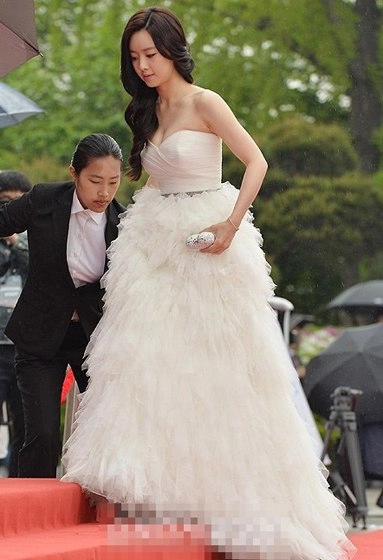 Sao hàn rạng ngời trên thảm đỏ baeksang 2013