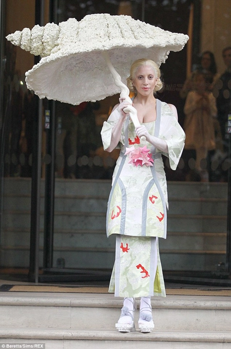 Sao ngoại thích váy áo biểu diễn lấy cảm hứng geisha