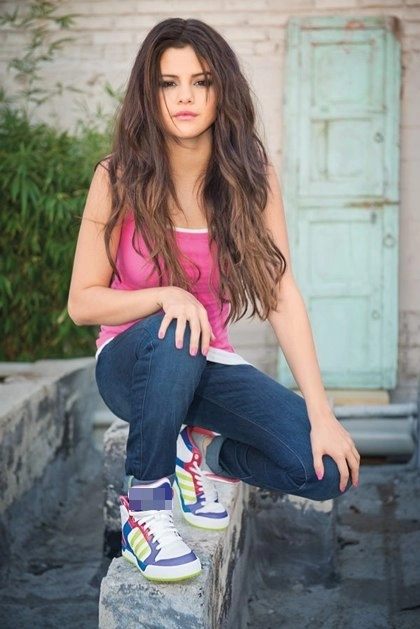 Selena gomez tươi trẻ với đồ thể thao