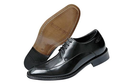 Smart shoes giúp chú rể cao thêm 9 cm