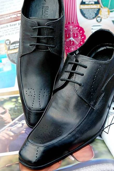 Smart shoes lì xì ví da trị giá 69 usd