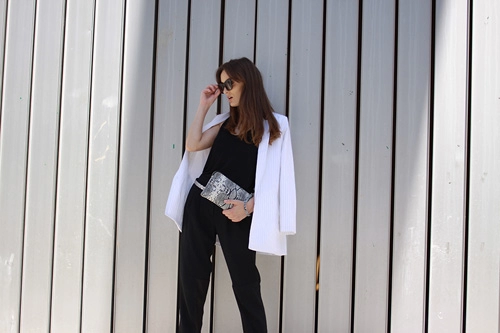 Style đen trắng hiện đại của blogger thời trang ireland