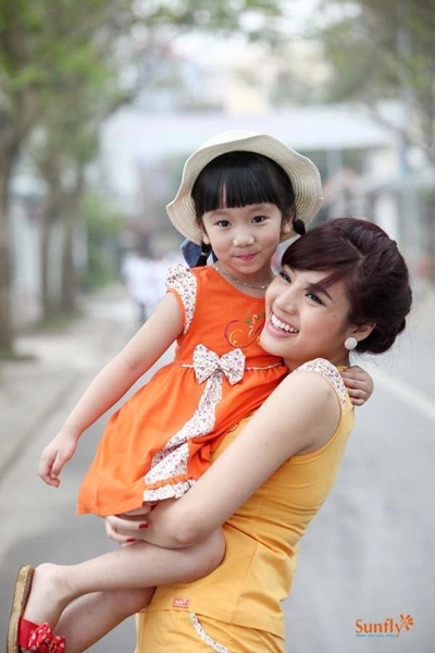 Sunfly khai trương showroom thời trang mẹ và bé