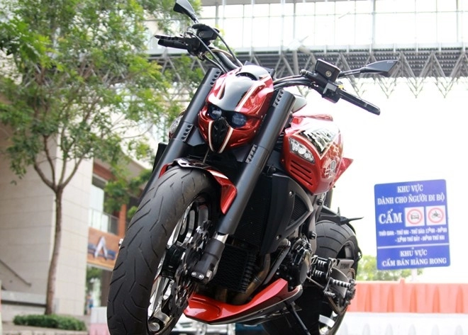 Suzuki b-king độ phong cách quái thú