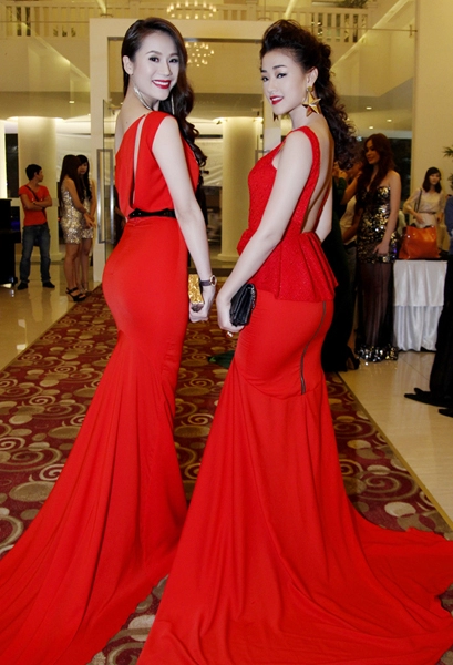Thái hà đọ váy đỏ với maya
