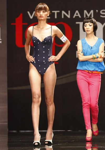 Thí sinh vietnams next top model 2011 diễn bikini