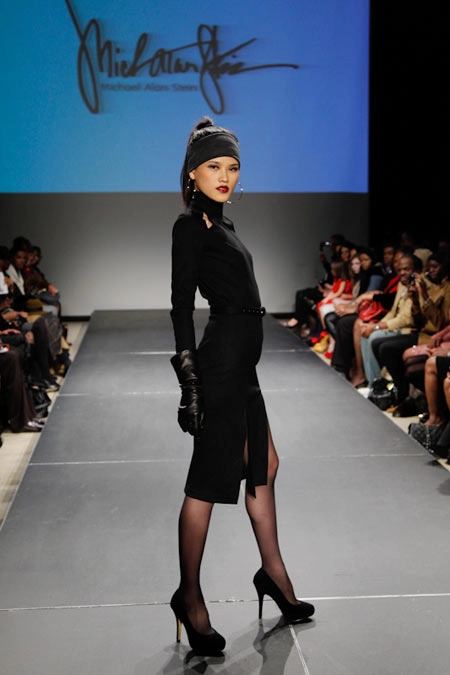 Top model hoàng thùy tự tin catwalk tại new york