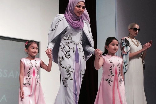 Trang phục đạo hồi nổi bật tại tuần thời trang malaysia