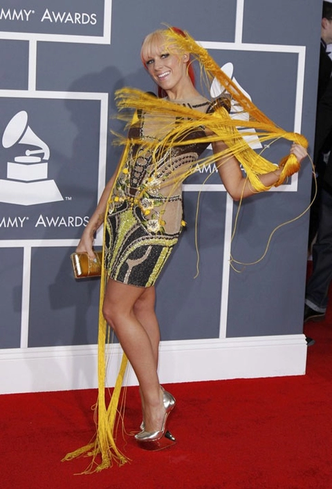 Trang phục kỳ quặc nhất tại grammy 2012