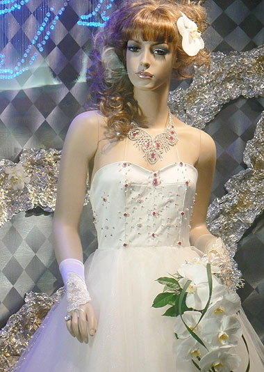 Trao kỷ lục cho chiếc váy cưới đắt nhất việt nam