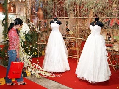 Triển lãm mỹ thuật cưới 2008 hút khách