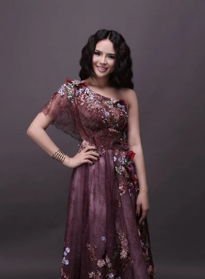 Váy dự miss world của lại hương thảo