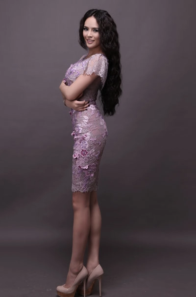 Váy dự miss world của lại hương thảo