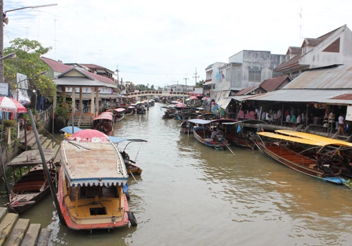 Vẻ yên bình ở chợ nổi thái lan