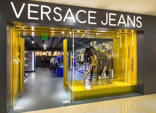 Versace jeans giới thiệu bộ sưu tập xuân hè