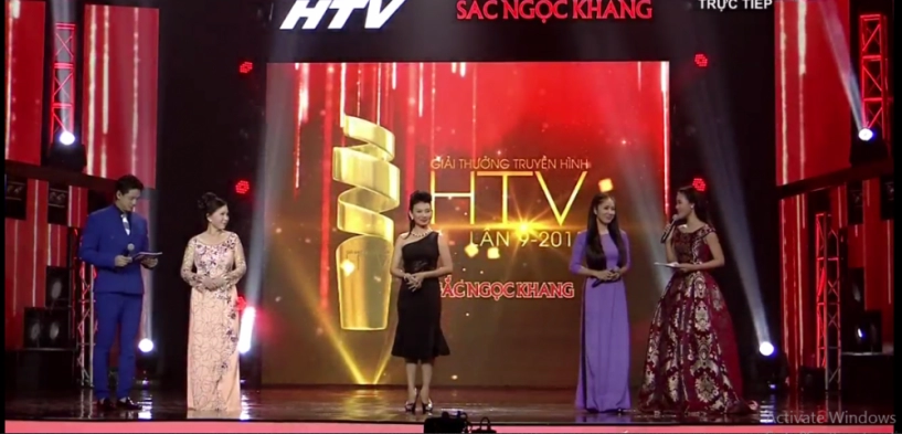 Việt hương quậy tưng trong đêm bình chọn htv award