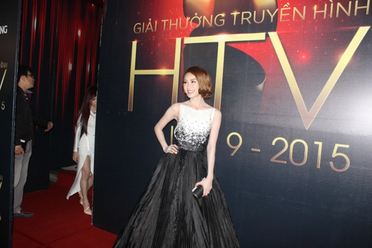 Việt hương thanh hằng được săn đón trên thảm đỏ htv awards 2015