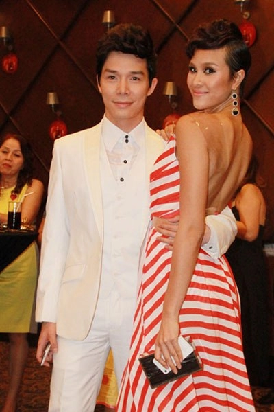 Việt trinh trang nhung diện váy màu nóng