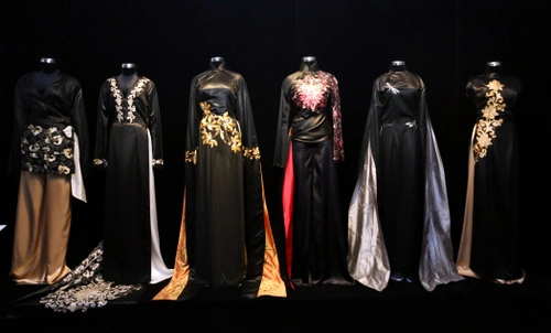 Xem tiếp ba bộ sưu tập áo dài được triển lãm