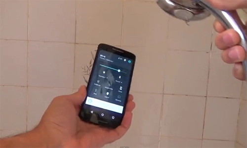 5 smartphone đời mới có tính năng chống nước
