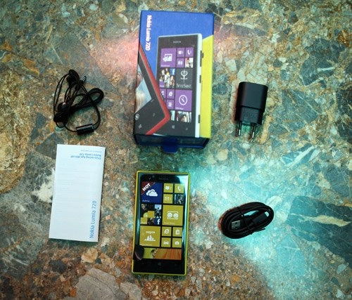 Ảnh đập hộp nokia lumia 720 tại tp hcm