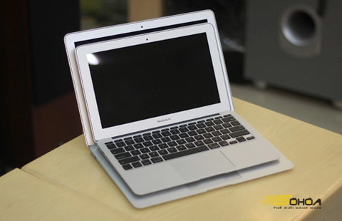 anh em macbook air 2010 đọ dáng