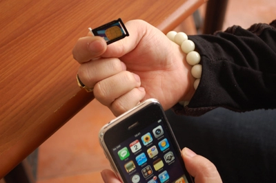 Ảnh iphone 3g bẻ khóa bằng phần mềm tại vn