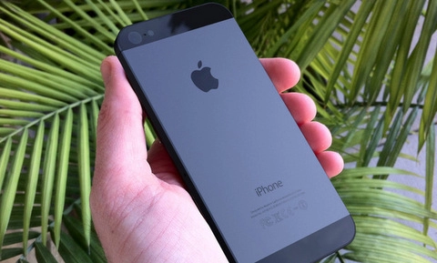 Ảnh minh họa về iphone 5 trên tay người dùng