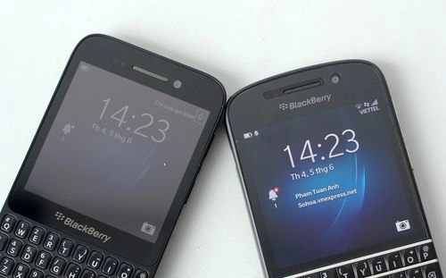 Ảnh so sánh blackberry q5 với q10
