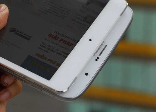 Ảnh so sánh galaxy tab 80 và ipad mini