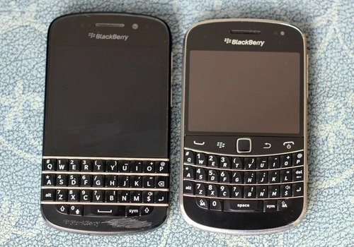 Ảnh so sánh q10 và bold 9900