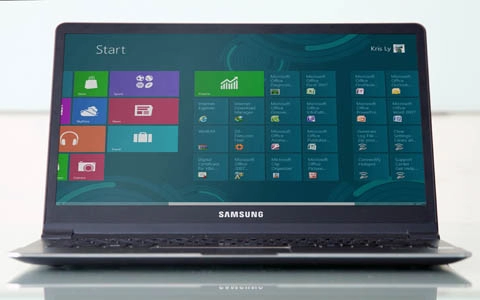 Ảnh thực tế hai laptop đầu tiên chạy windows 8 của samsung