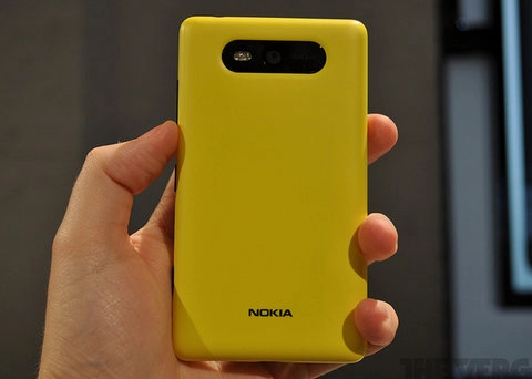 Ảnh thực tế nokia lumia 820 đa màu sắc