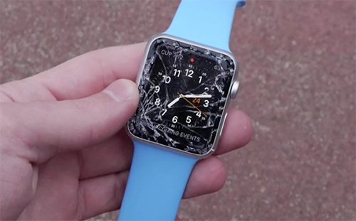 Apple watch sport vỡ nát mặt kính khi bị thả rơi