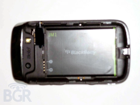 Blackberry 9790 nhỏ hơn rẻ hơn bold 9900