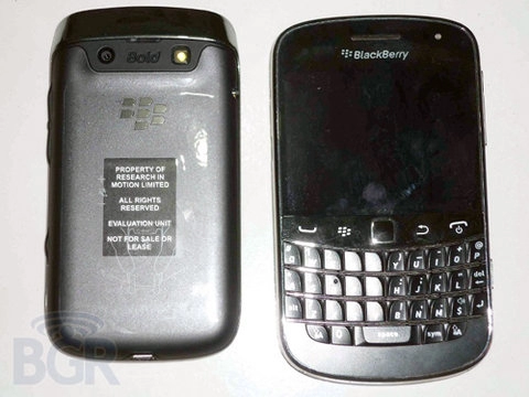 Blackberry 9790 nhỏ hơn rẻ hơn bold 9900