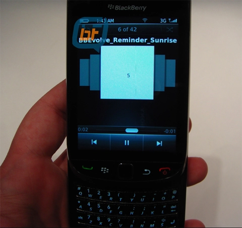 Blackberry 9800 màn hình cảm ứng và bàn phím trượt