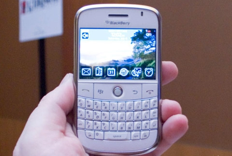 Blackberry bold màu trắng