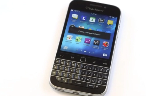 Blackberry classic quay về bàn phím cứng truyền thống