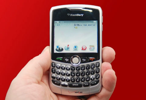 Blackberry curve ăn đứt iphone tại mỹ