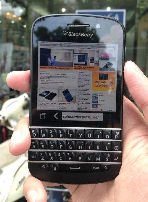 Blackberry q10 về vn với giá hơn 20 triệu đồng