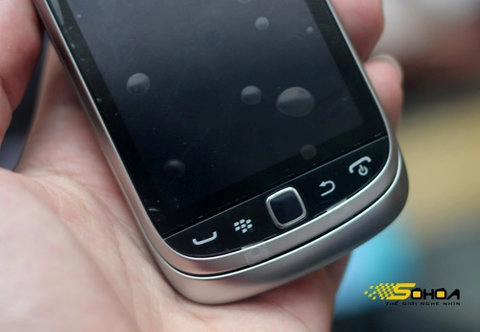 Blackberry torch 9810 giá 188 triệu đồng